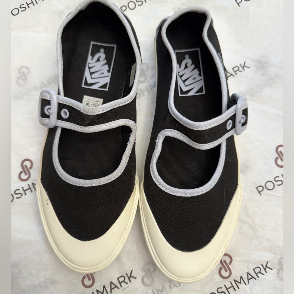 Vans Mary Janes in Black